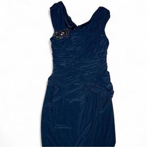 Elegant Navy Blue Evening Gown with Beaded Shoulder Detail Size 6P